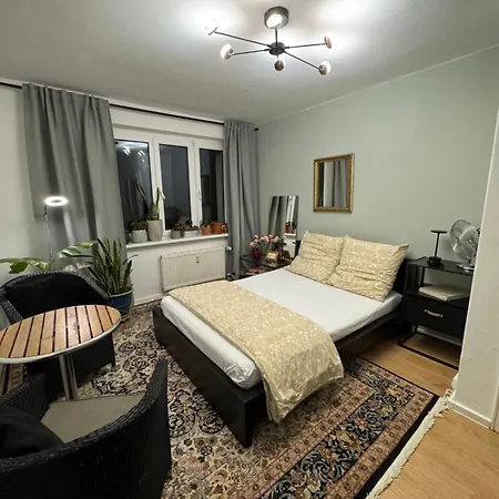 Cozy Private In Great Location