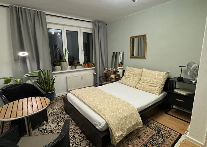 Cozy Private In Great Location